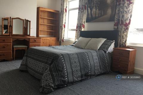 1 bedroom in a house share to rent, Bovill Road, London, SE23