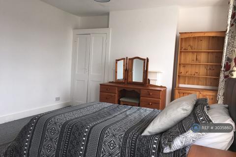1 bedroom in a house share to rent, Bovill Road, London, SE23