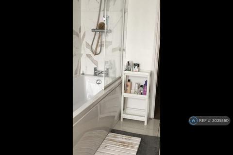 1 bedroom in a house share to rent, Bovill Road, London, SE23