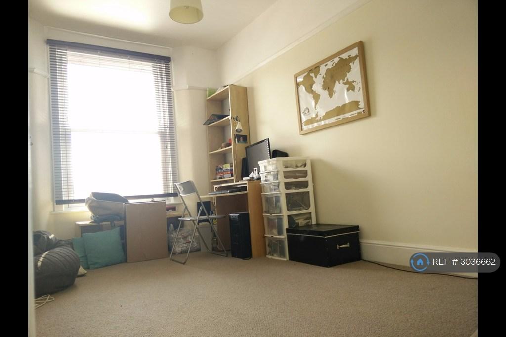 Apartment in Bristol - View 3