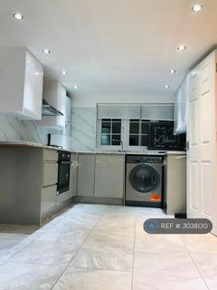2 bedroom flat to rent, Roxy Avenue, Chadwell Heath, RM6