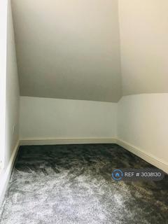 2 bedroom flat to rent, Roxy Avenue, Chadwell Heath, RM6