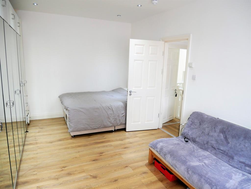 Apartment in London - View 3