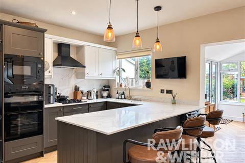 3 bedroom semi-detached house for sale, Walton Road, West Molesey KT8
