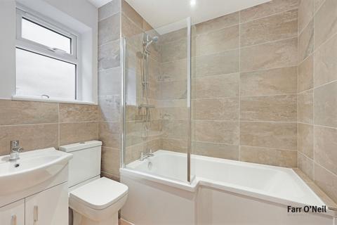 2 bedroom maisonette for sale, The Cedars, Buckhurst Hill, IG9