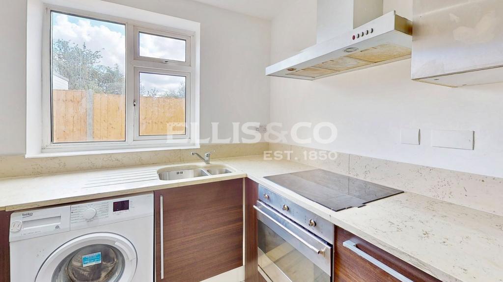 Apartment in Northolt - View 3