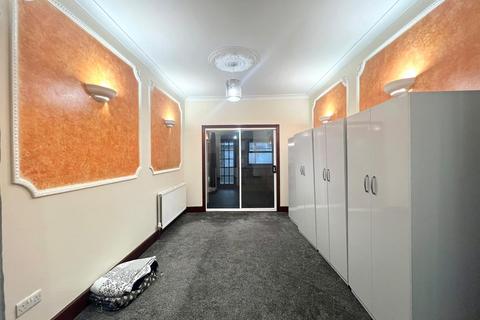 4 bedroom terraced house to rent, Mortlake Road, Ilford IG1