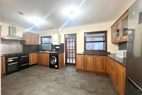 4 bedroom terraced house to rent, Mortlake Road, Ilford IG1