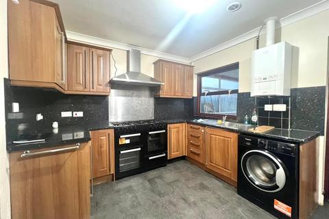 4 bedroom terraced house to rent, Mortlake Road, Ilford IG1