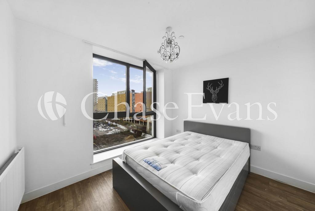 Apartment in Royal Docks - More