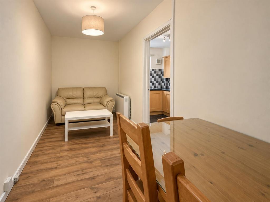 Apartment in Sheffield, South Yorkshire - More
