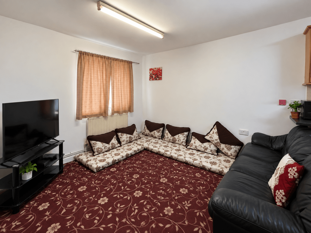 Apartment in SOUTHALL - View 2