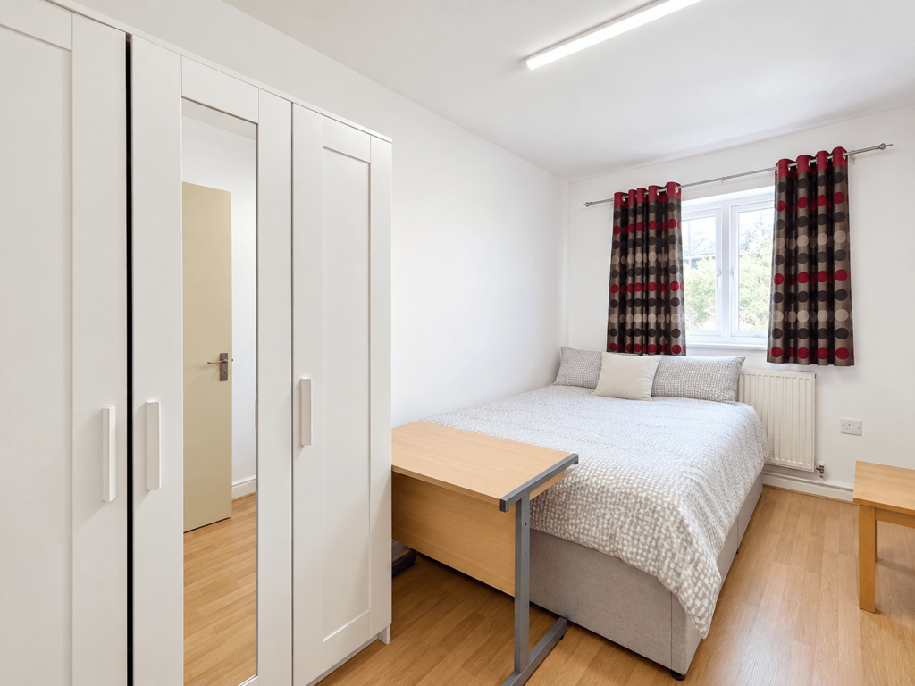 Apartment in SOUTHALL - View 5