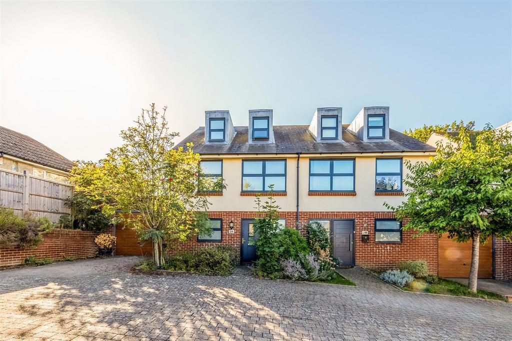 4 bedroom semi-detached house for sale in Brighton