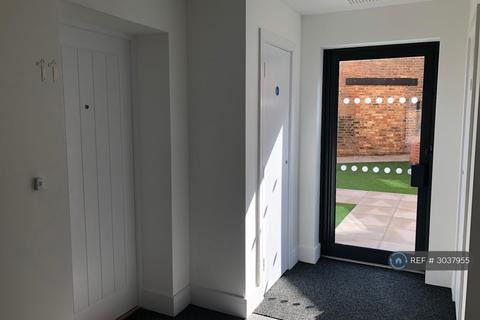 2 bedroom flat to rent, Braid Court, Luton, LU2