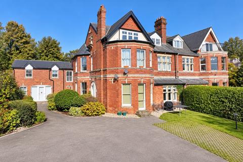 undefined, STUNNING VIEWS, Apartment 3, St. James Court, 8 Stow Park Circle, Newport, NP20 4HE
