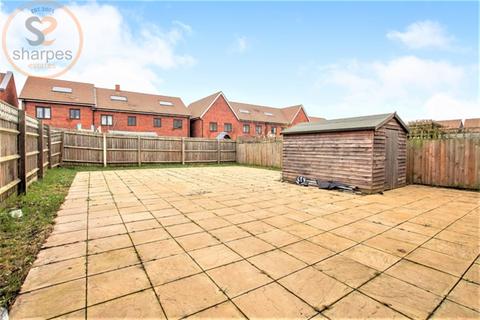 6 bedroom house to rent, Belhouse Avenue, Thurrock, East of England