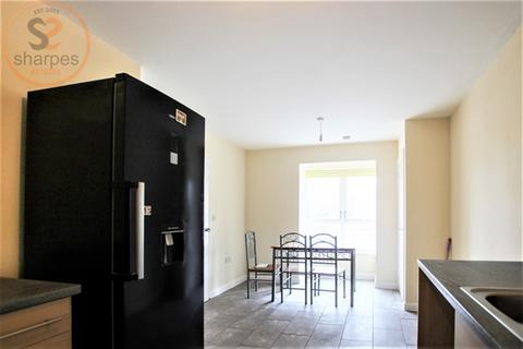 6 bedroom house to rent, Belhouse Avenue, Thurrock, East of England