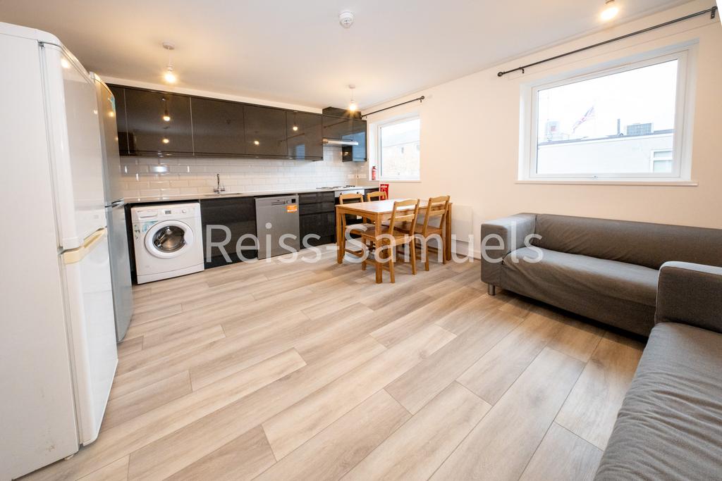 House in London, Cyclops Wharf, Isle of Dogs - View 2