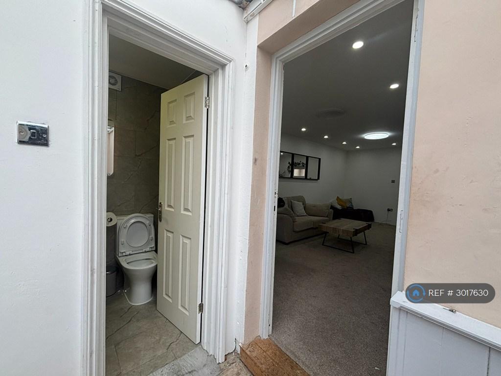 House in Dagenham - View 5