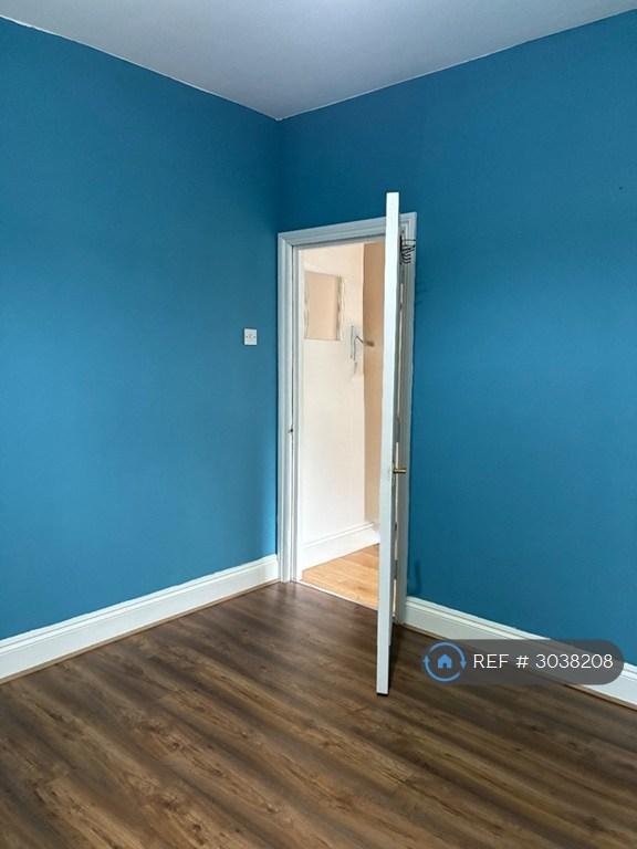 Apartment in Birmingham, West Midlands - View 4
