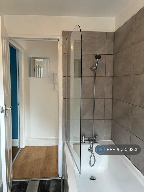 Apartment in Birmingham, West Midlands - View 5
