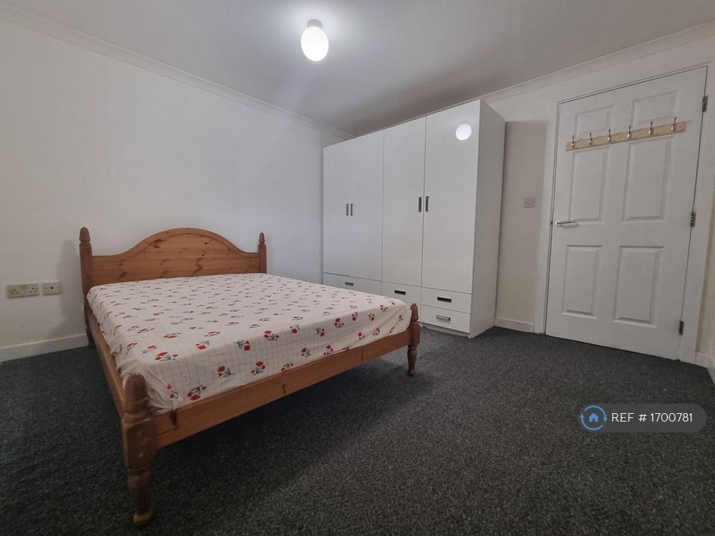 Apartment in Wembley - View 5
