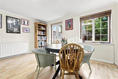 undefined, Hoppers Road, London, N21