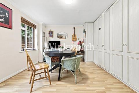 undefined, Hoppers Road, London, N21