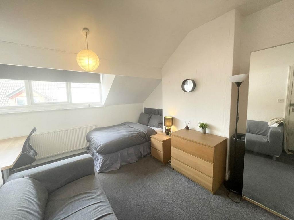 House in Leeds, Kirkstall - View 2