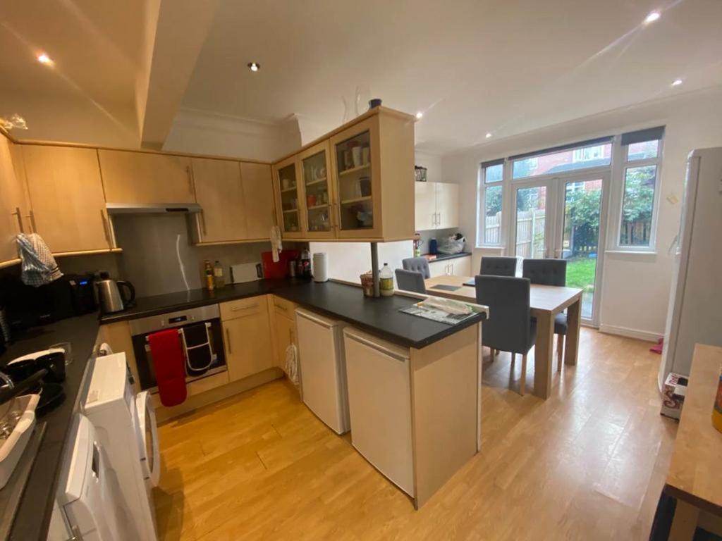 House in Leeds, Headingley Hill, Headingley - View 5