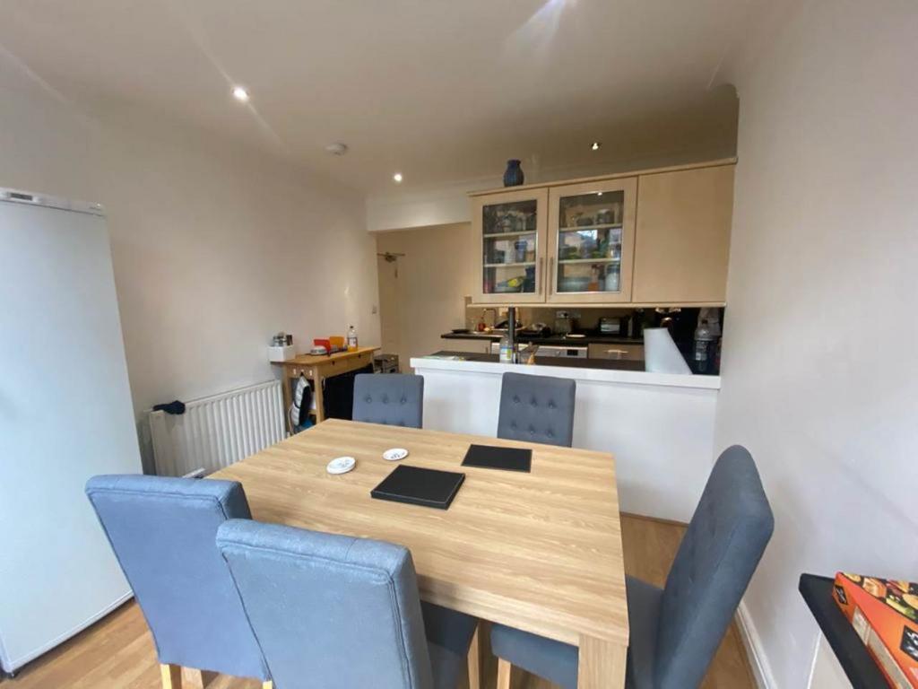 House in Leeds, Headingley Hill, Headingley - View 5