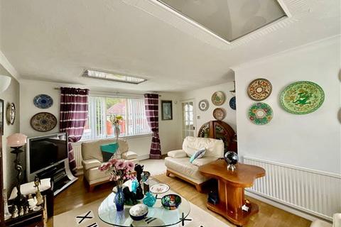2 bedroom semi-detached house for sale, Woodthorpe Road, Sheffield, S13 8DT