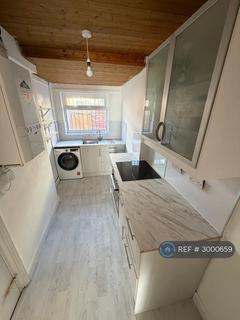2 bedroom terraced house to rent, Tintern St, Manchester, M14