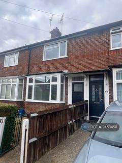 2 bedroom terraced house to rent, Hazelwood Close, Luton, LU2