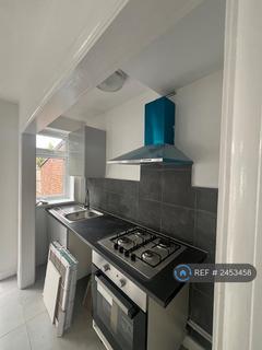 2 bedroom terraced house to rent, Hazelwood Close, Luton, LU2