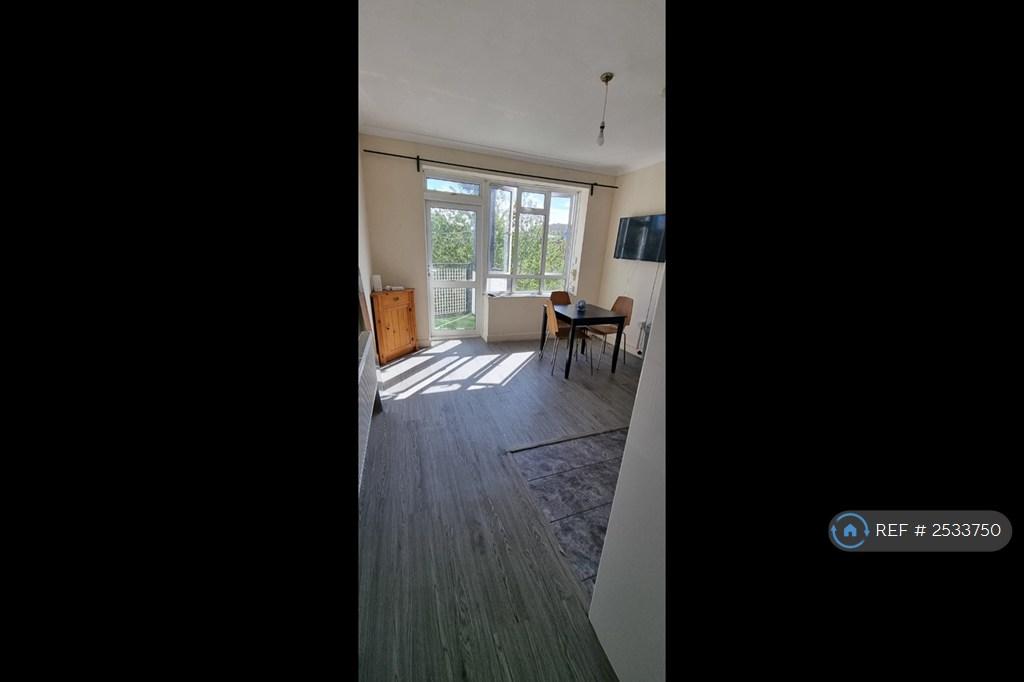 Apartment in London - View 3
