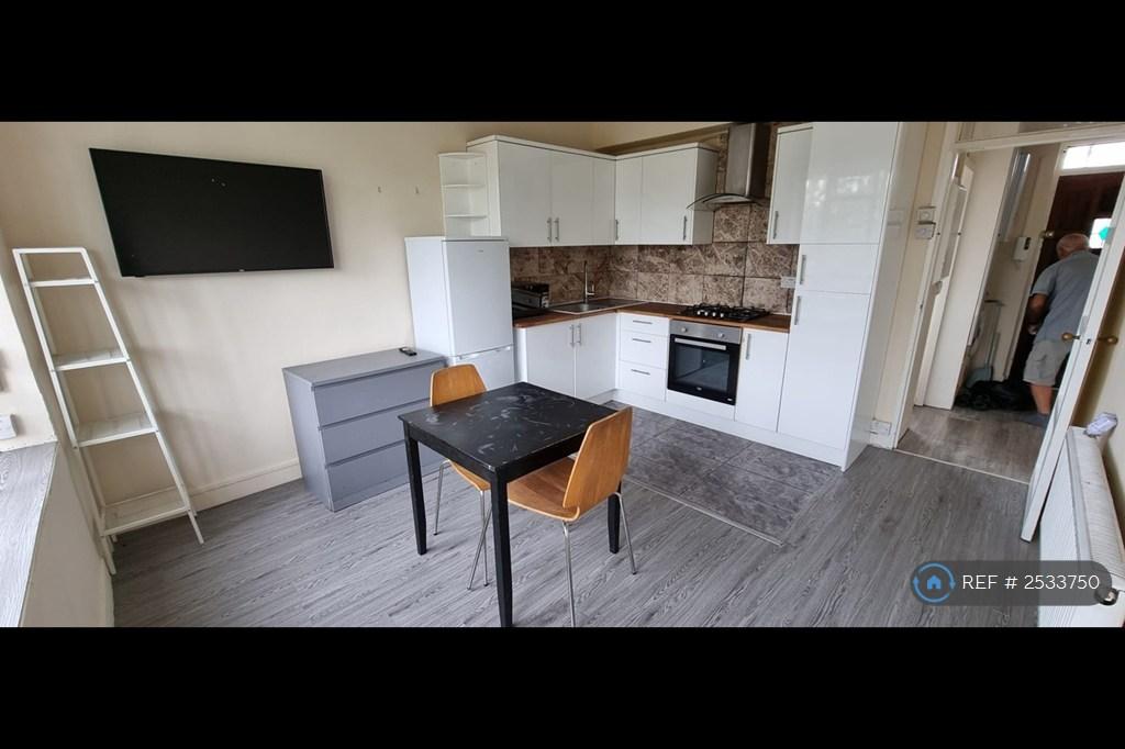 Apartment in London - More
