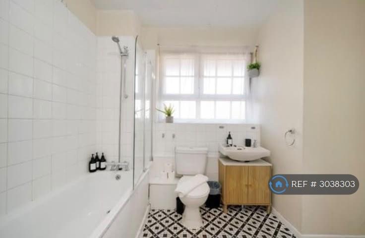 Apartment in London - View 2