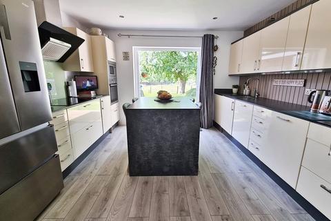 3 bedroom detached bungalow for sale, Frensham Lane, Lindford, GU35