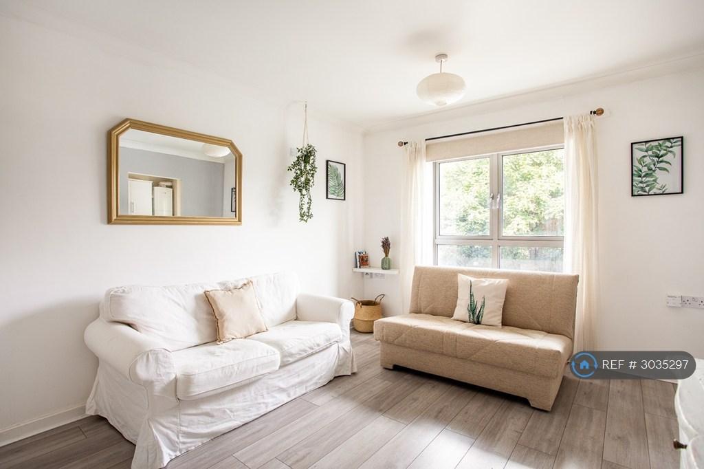 Apartment in Clapham Junction - View 2