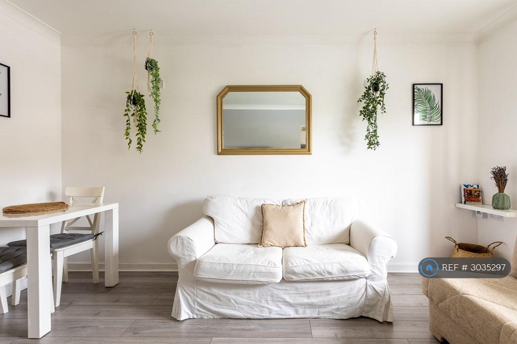 Apartment in Clapham Junction - View 3