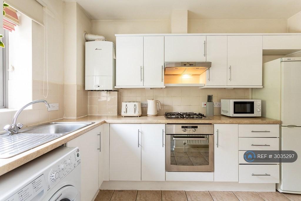 Apartment in Clapham Junction - View 5