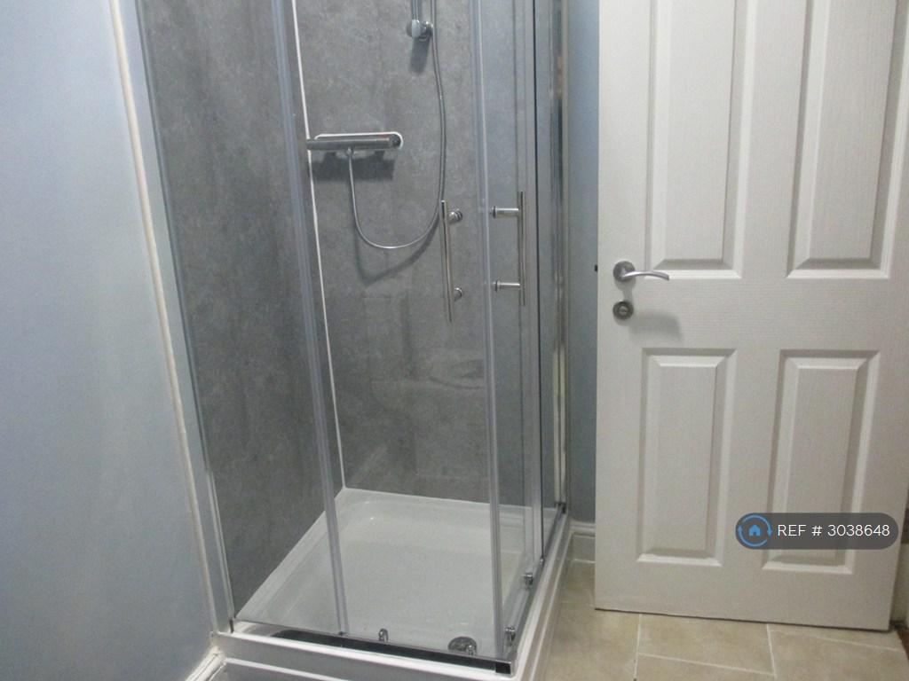 Apartment in Sheffield, South Yorkshire - View 5
