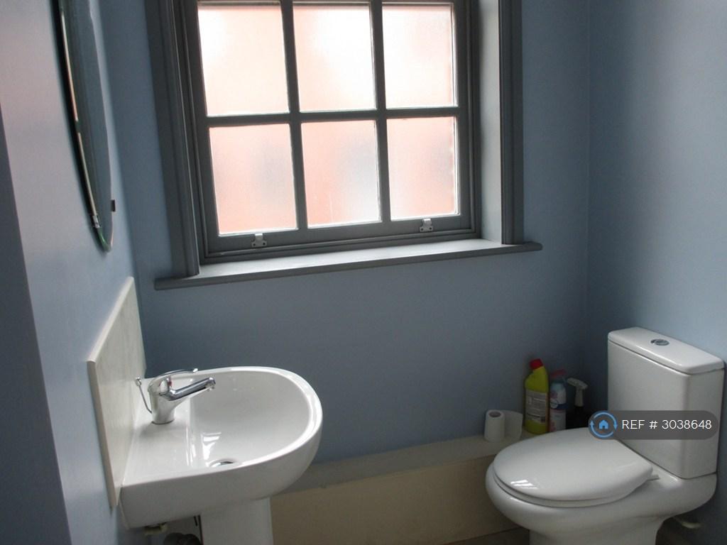 Apartment in Sheffield, South Yorkshire - More
