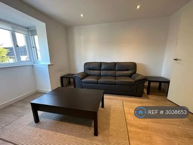 Apartment in Wembley - View 4