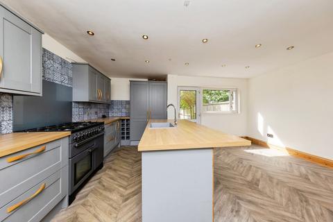 3 bedroom terraced house for sale, Causeway Street, Kidwelly, Carmarthenshire, SA17