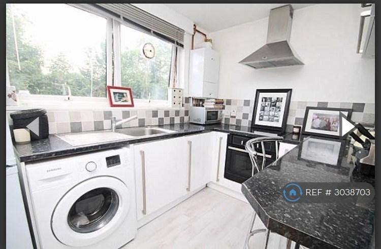 Apartment in Strawberry Hill - View 3