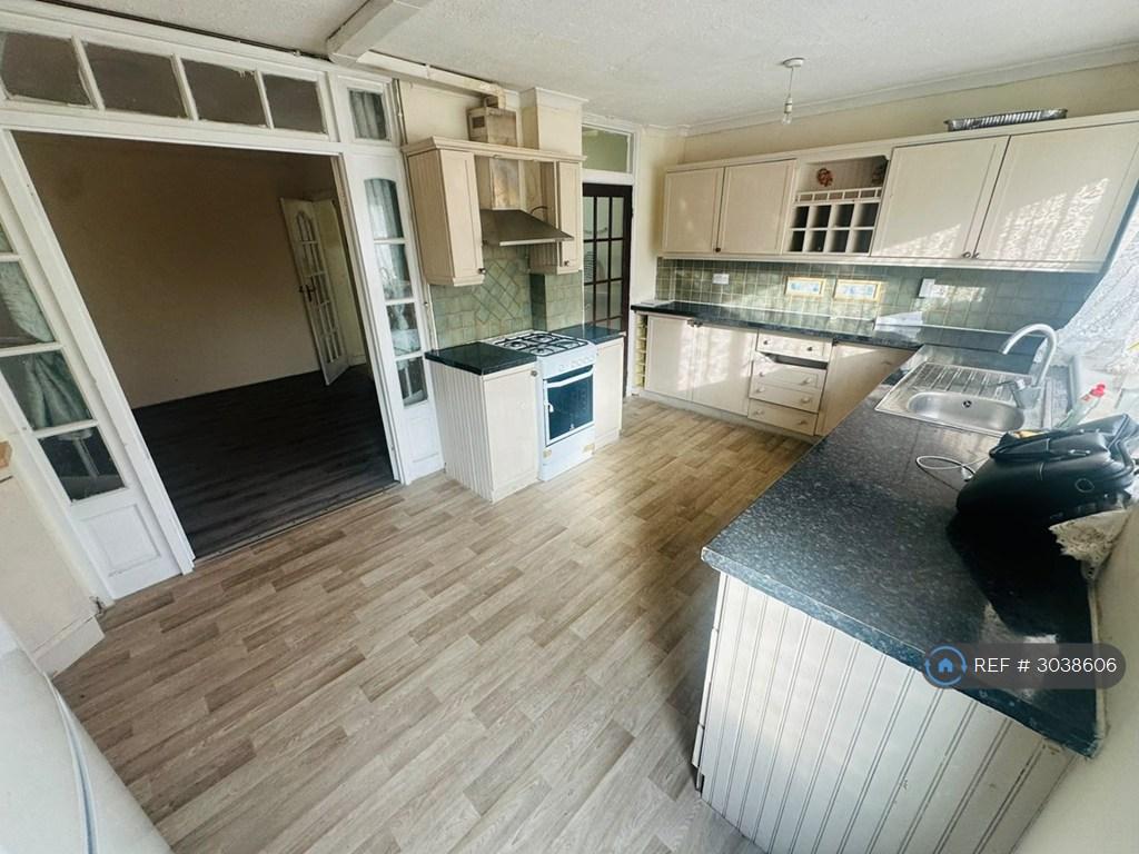 House in Ilford, Barkingside - View 2