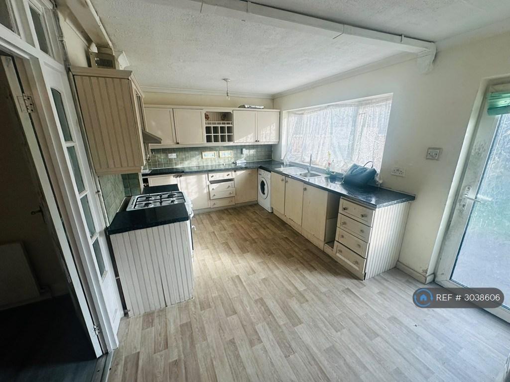 House in Ilford, Barkingside - View 3